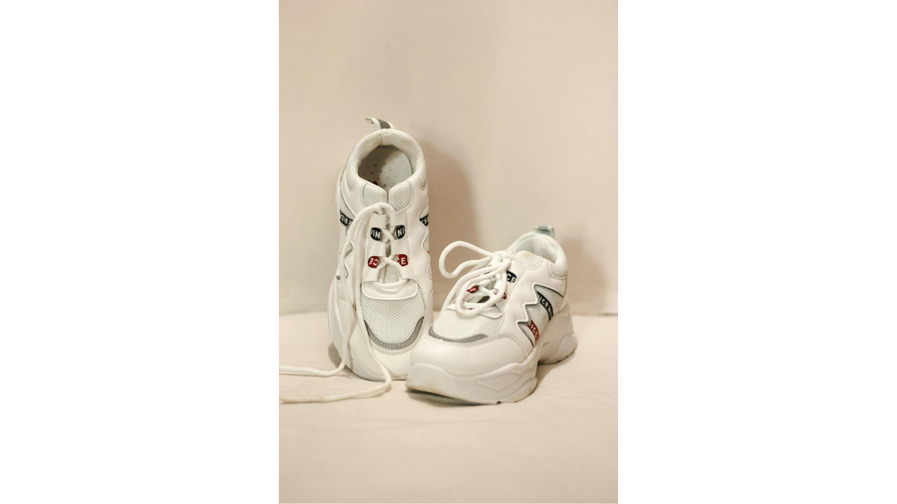 8. Choose simple white trainers and keep them fresh