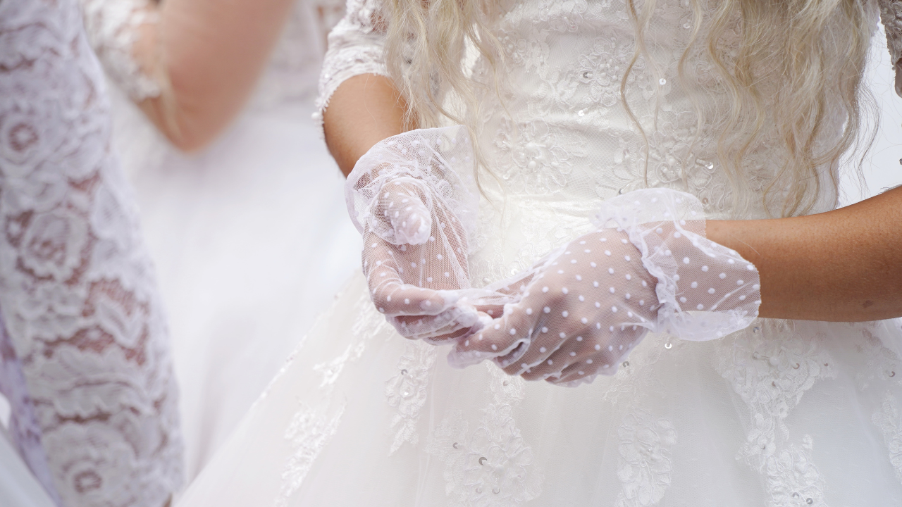 8. Bridal gloves