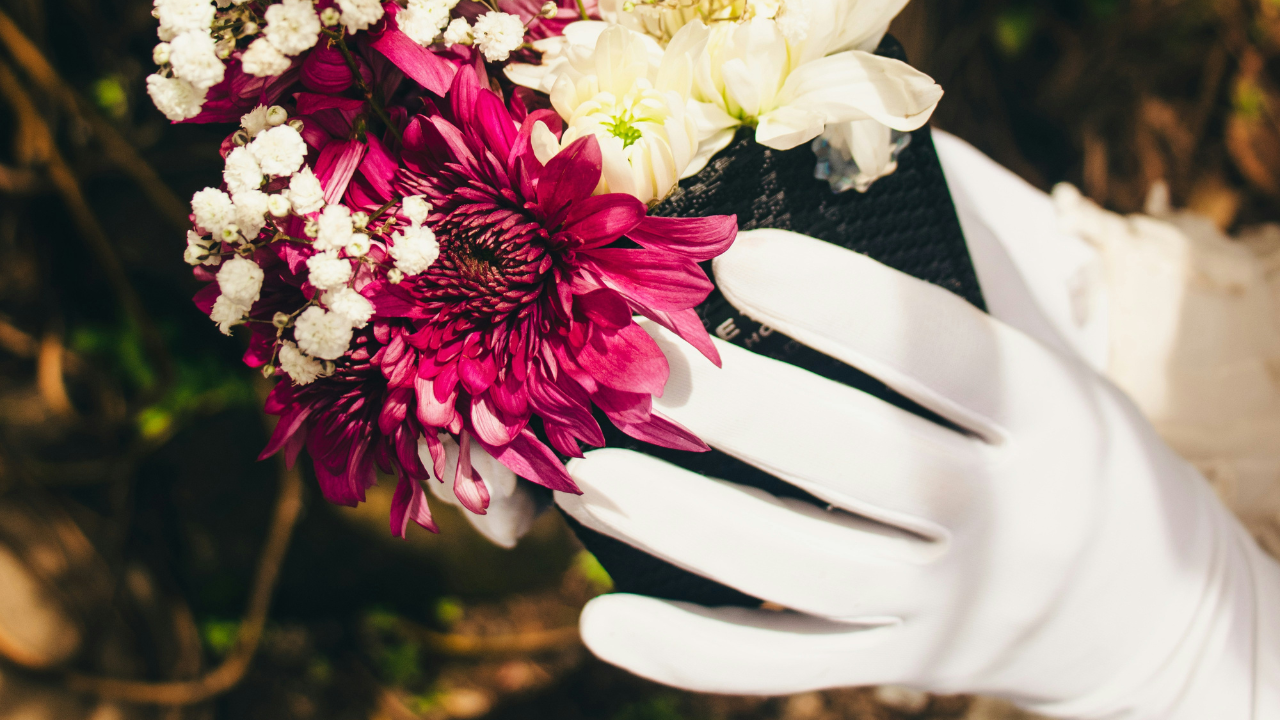 18. Writing inside gloves