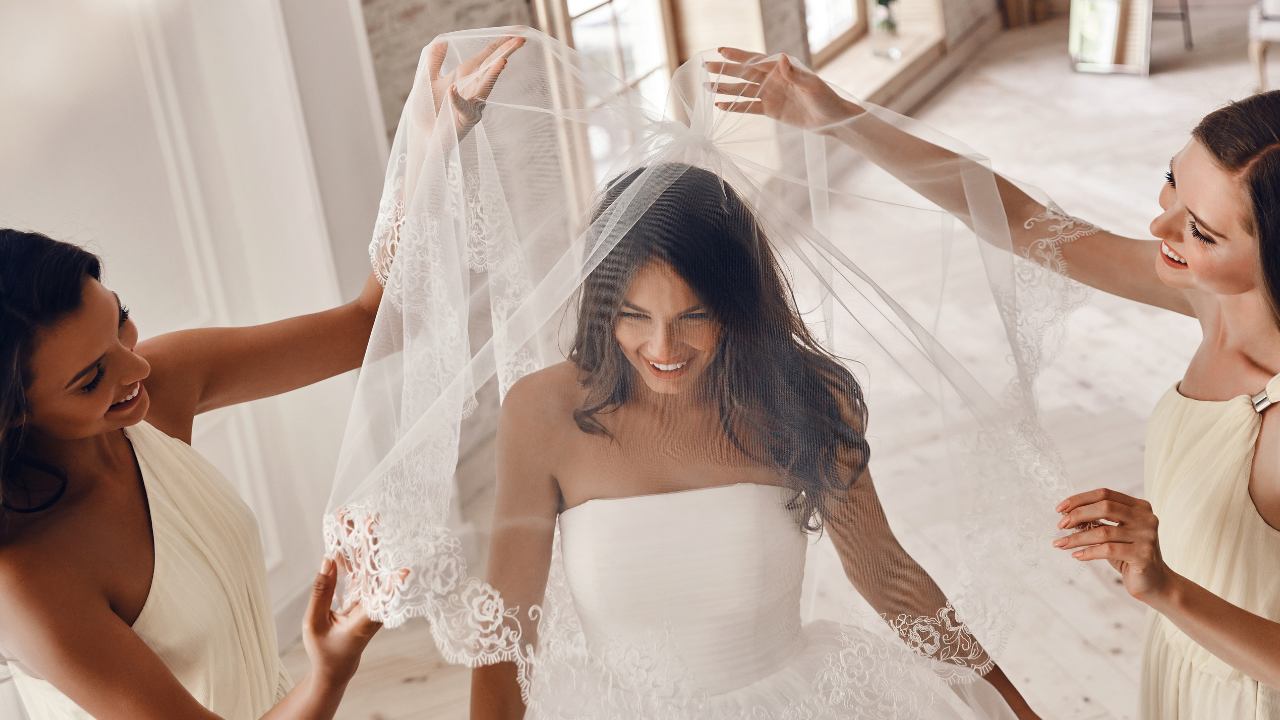 10. A custom veil edge