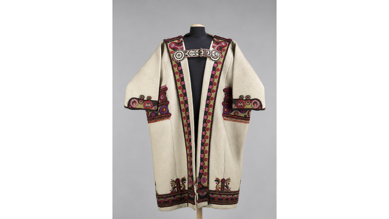 14. Wool mantle outerwear
