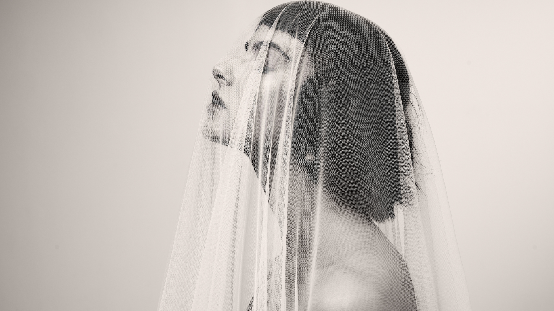 1. Minimalism is redefining modern bridal luxury