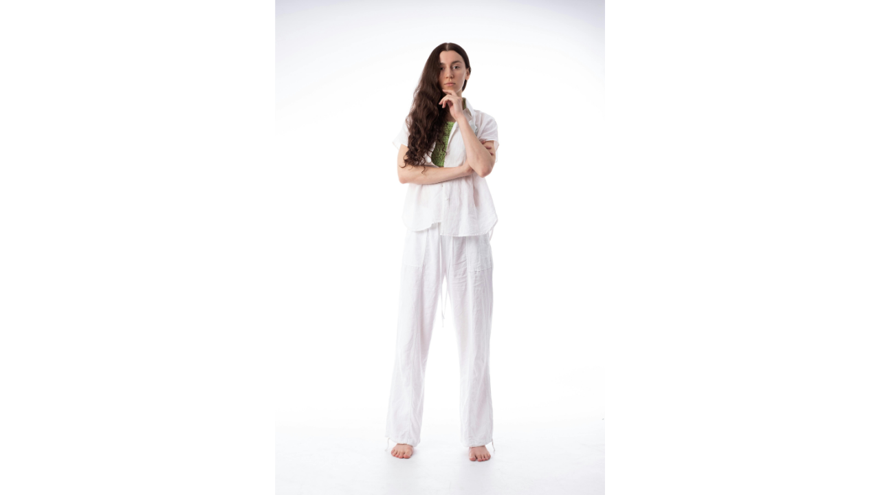 4. Crisp poplin trousers