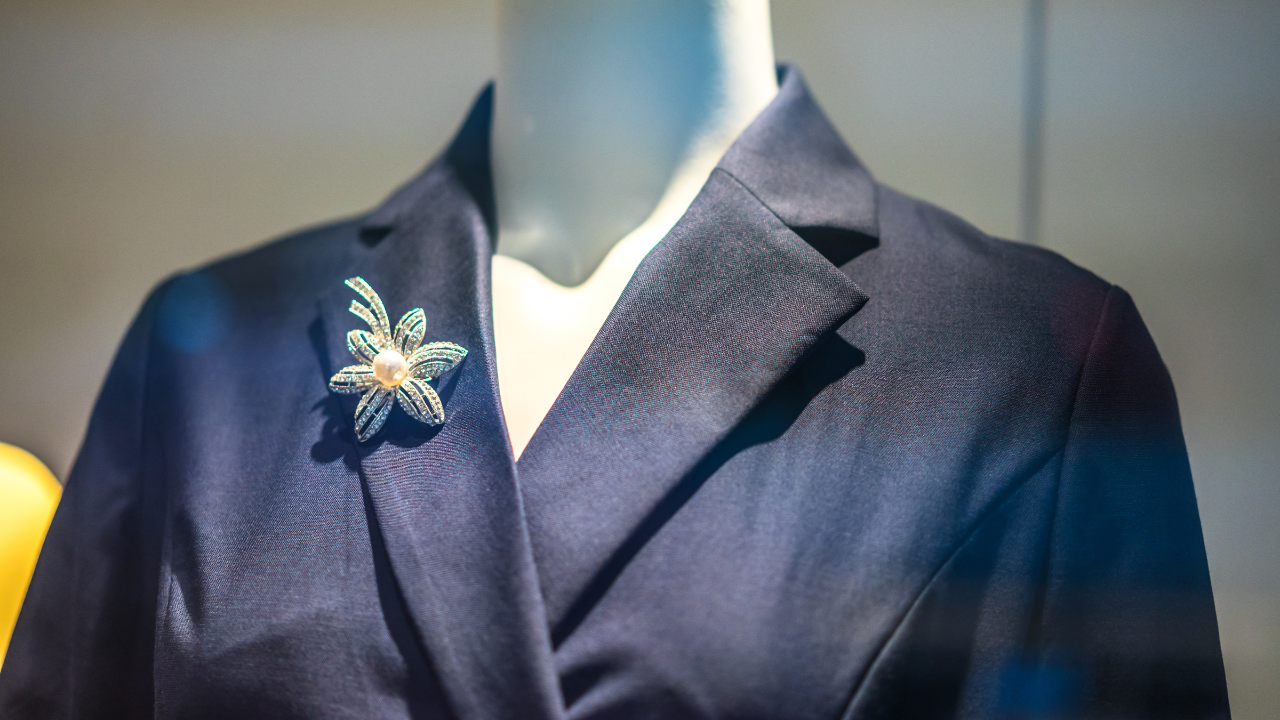 5. Modern brooch accents